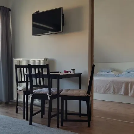 Vegvar Delux Apartament *